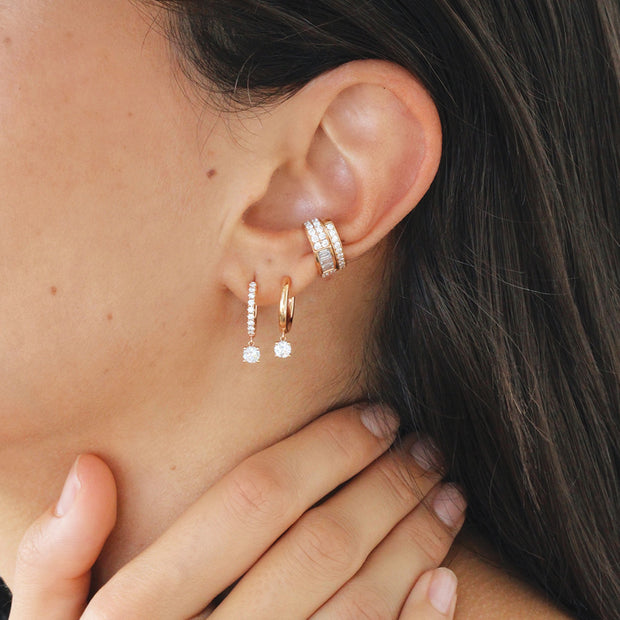 SINGLE HUGGIE WITH PEAR DIAMOND DROP