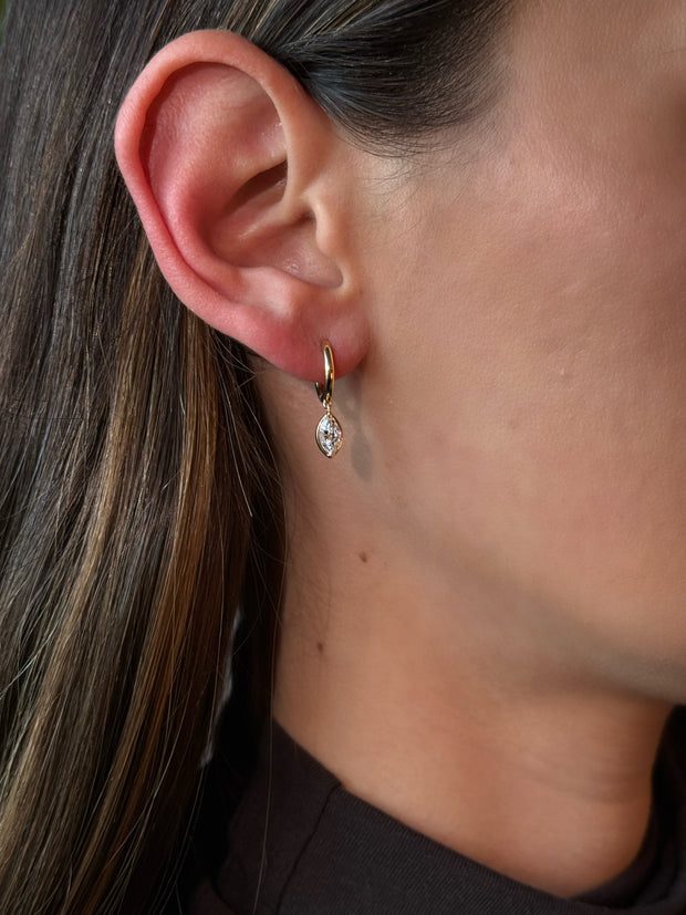 CLASSIC PEAR DIAMOND BELLA HUGGIES