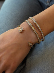 SINGLE-POINT ARROW CUFF