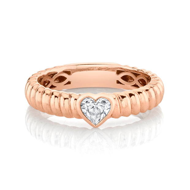 THIN ZOE RING WITH DIAMOND HEART CENTER