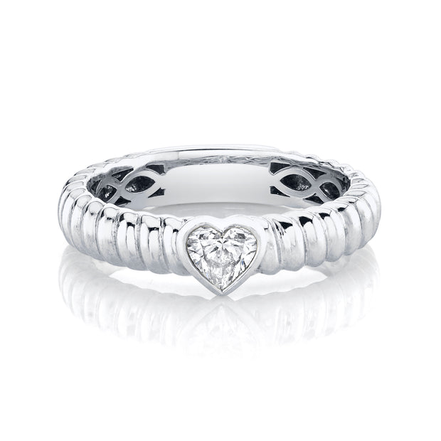 THIN ZOE RING WITH DIAMOND HEART CENTER