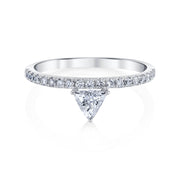 LUXE TRIANGLE DIAMOND RING