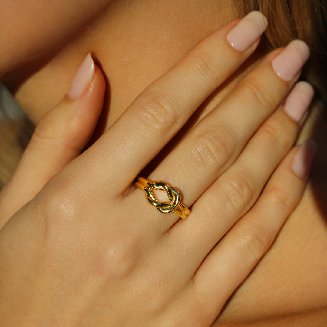 KNOT RING – Anita Ko