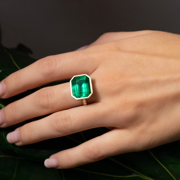 Bezeled BEZELED EMERALD CUT EMERALD RING WITH DIAMOND BASKET AND BAND – Anita Ko